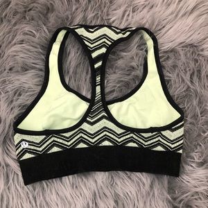 Lululemon sports bra size 4